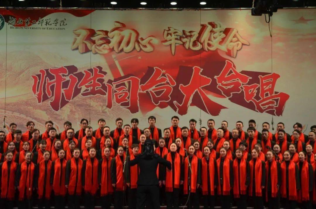 商户擅自破坏绿化铺设路面,南京栖霞城管专项查处