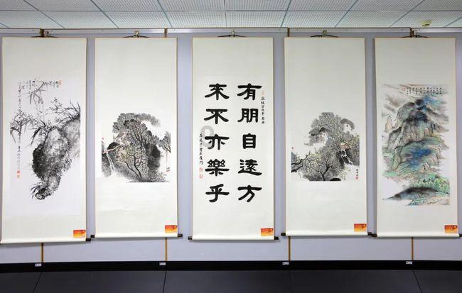 分手后是否应该关注前任的生活？游戏画面