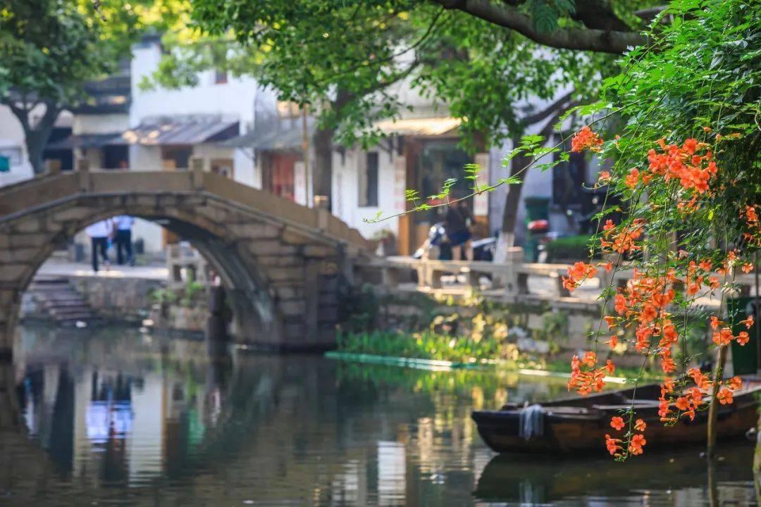 相扑选手大跳跃