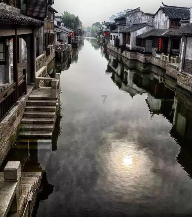 分手后是否应该关注前任的生活？游戏画面